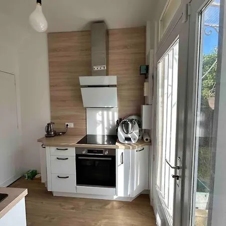 Prázdninový dům Maison Avec Jardin Clos Au Calme -saint Contest Saint-Contest